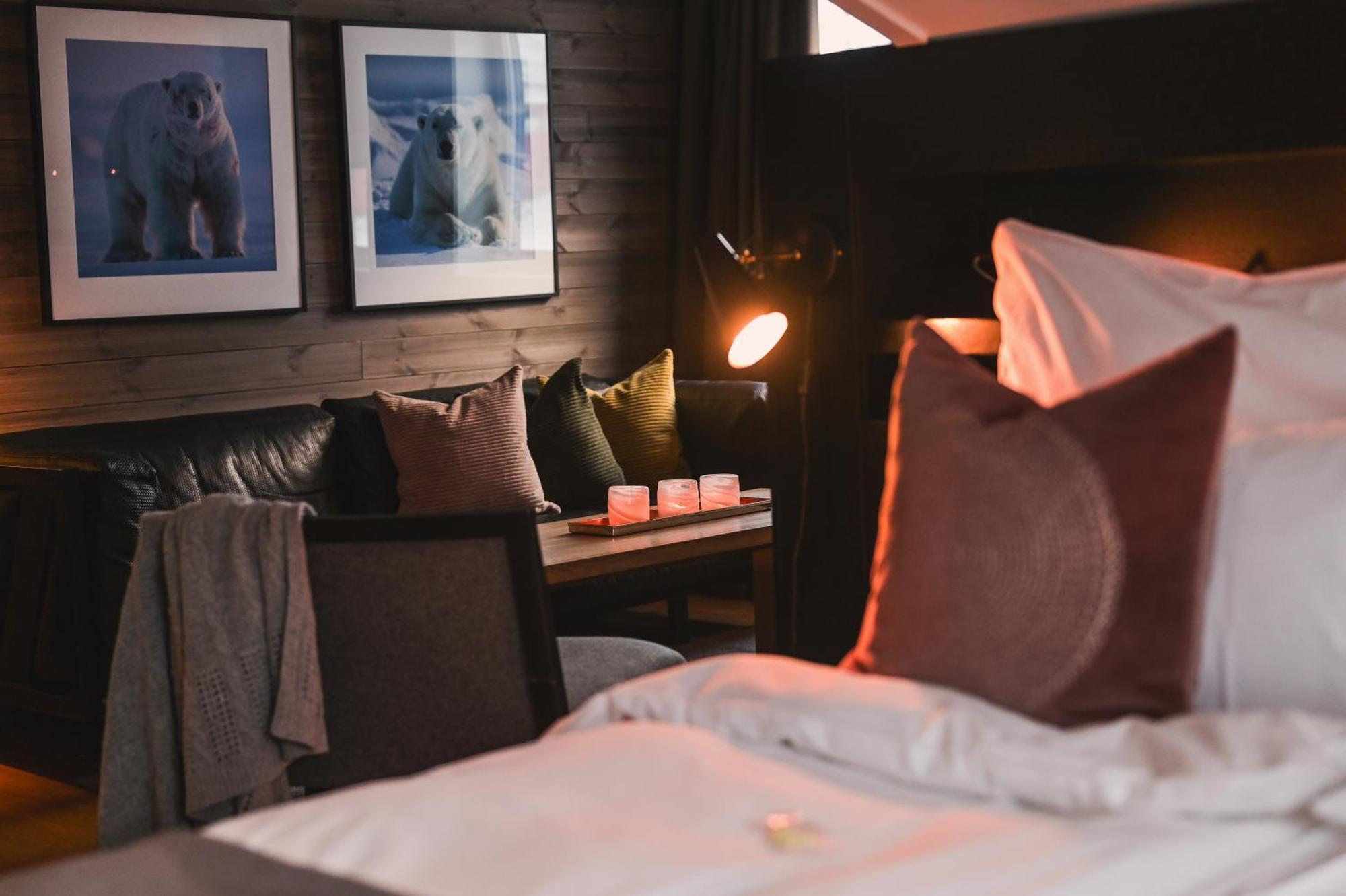 สวัลบาร์ด โฮเต็ล โปลฟาเรเรน Hotel ลองเยียร์เบียน ภายนอก รูปภาพ